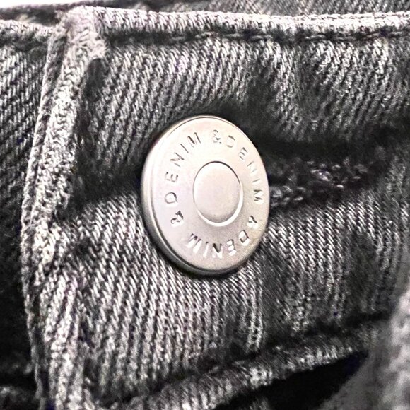 H & M-High Waisted Mom Jeans-Black Distressed Size 4 -Cotton Blend-Belted-Trend - Picture 7 of 15